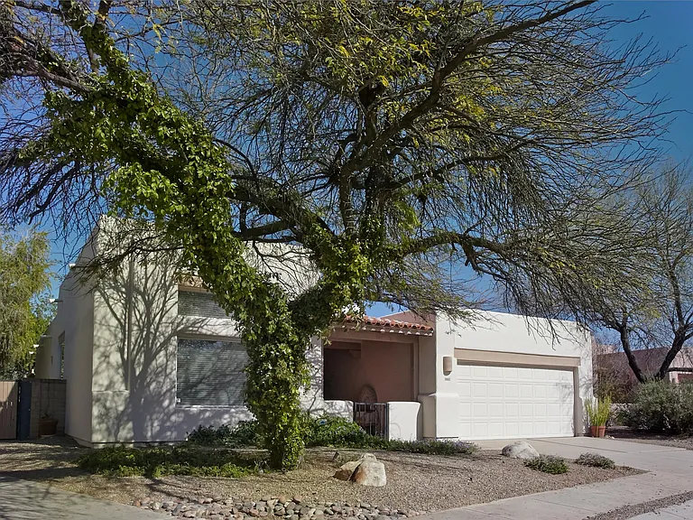 2952 N Saint Augustine Pl — Photo 21