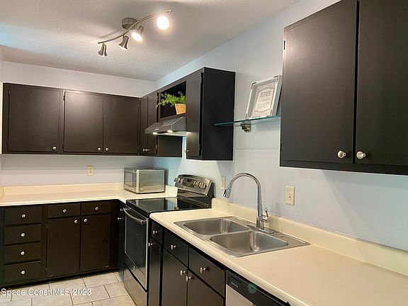 5th image of 3595 Sable Palm Ln APT L