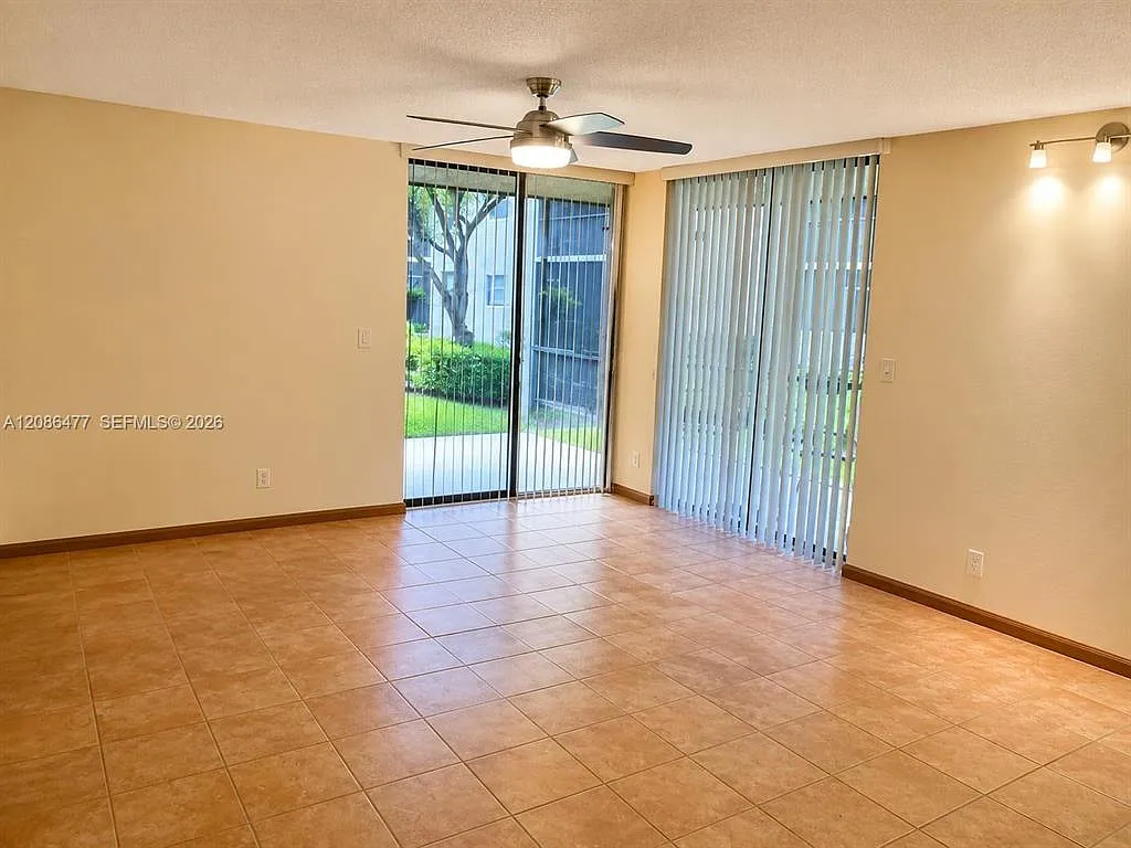 3 bed, 1100 sqft, $2,650 — Photo 4