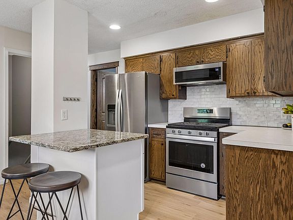 4th image of 6631 Oakwood St
