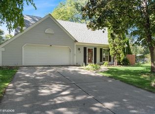 8 Ingleshire Ct, Montgomery, IL 60538