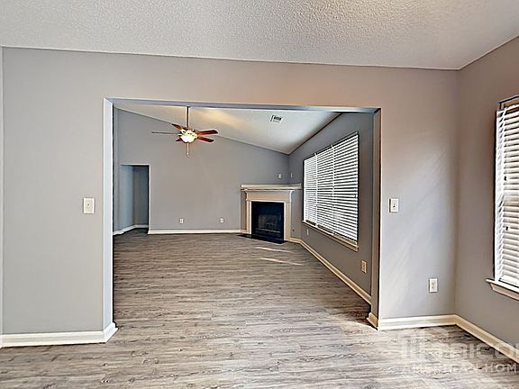 3rd image of 9 Indigo Lake Ct