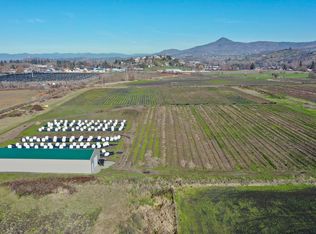 794 Hartley Rd, Phoenix, OR 97535