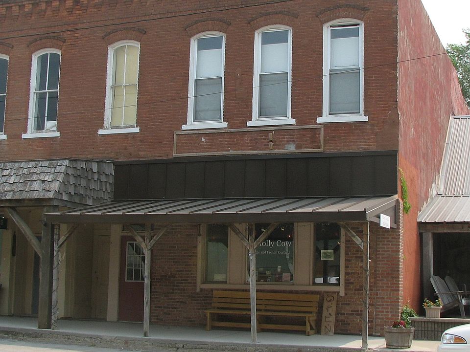 1st image of 107 S Broadway Ave
