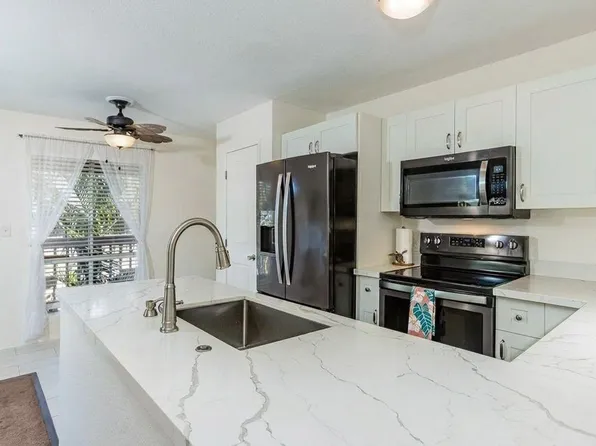 140 Uwapo Rd APT 55-205, Kihei, HI 96753