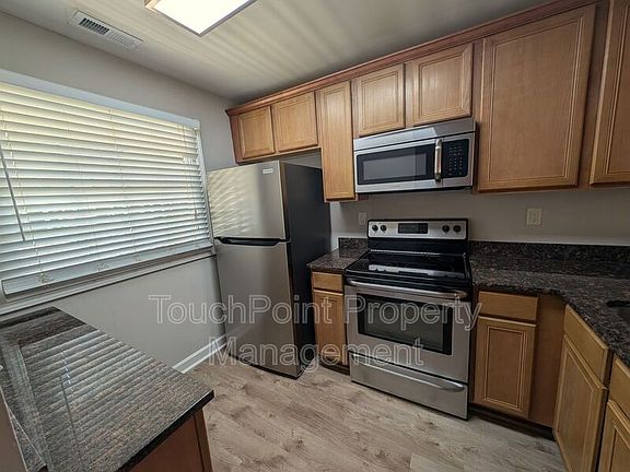 4th image of 1215 Green Oaks Ln APT F