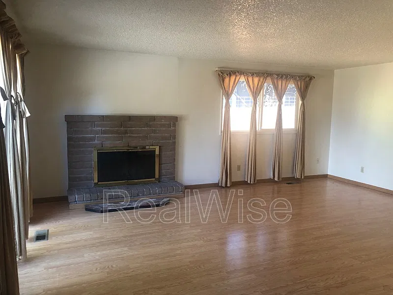 3 bed, 2.0 bath, 1152 sqft, $2,295 — Photo 4