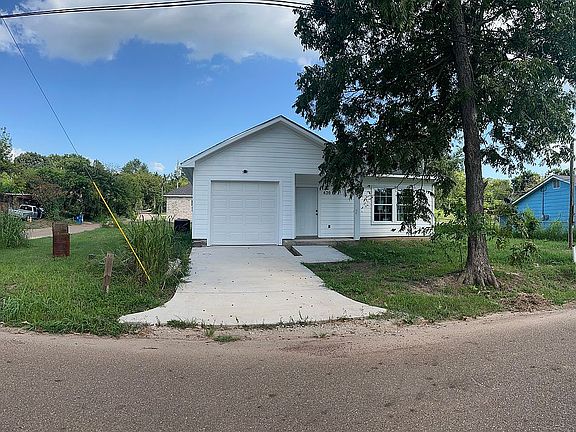 3rd image of 620 Church St