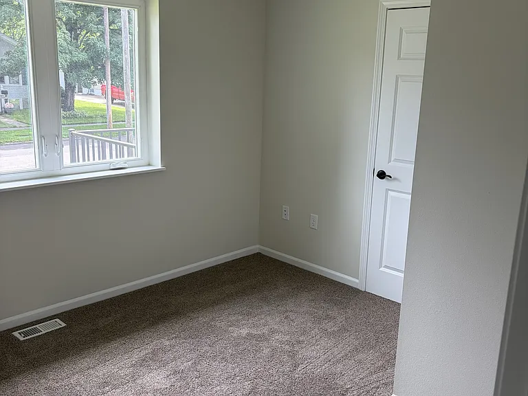 321 E 8th St S #1 — Photo 9
