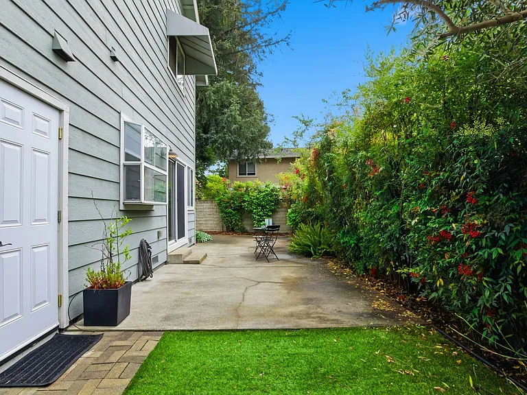 62 Avalon Ct — Photo 33