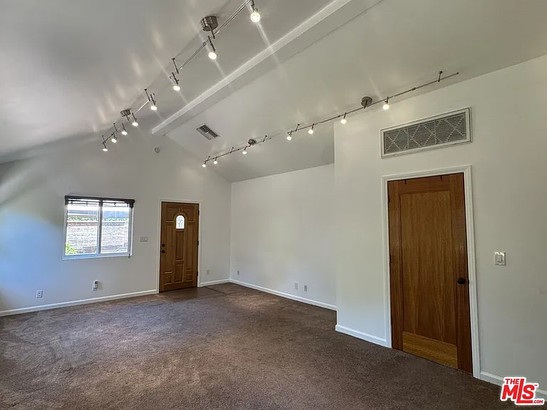 4535 Matilija Ave — Photo 12