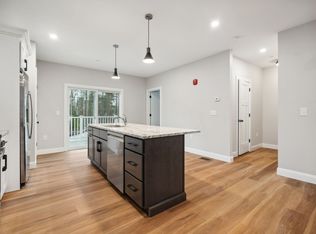 98 Old Gonic Rd #D, Rochester, NH 03867