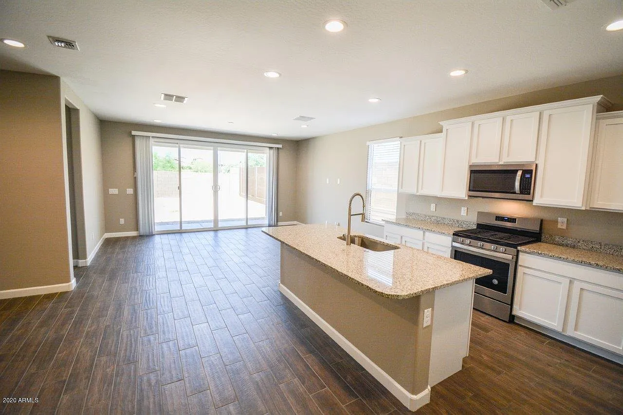 3 bed, 1570 sqft, $2,699 — Photo 3