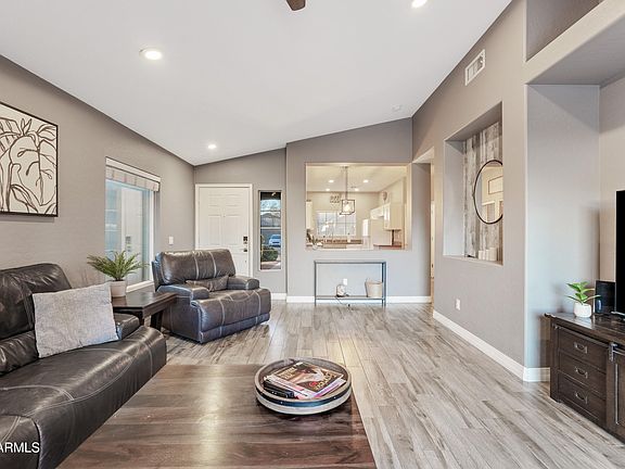 4th image of 692 E CANTEBRIA Drive