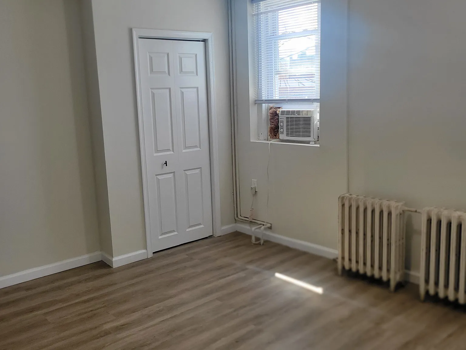 1125 W 4th St — Photo 3