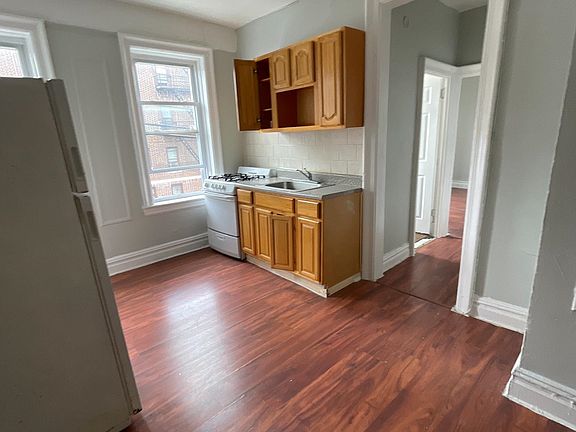 3rd image of 92 Waldo Ave APT 205