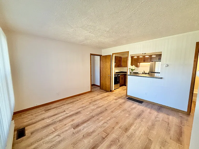 1019 Fiedler Ln #6 — Photo 2