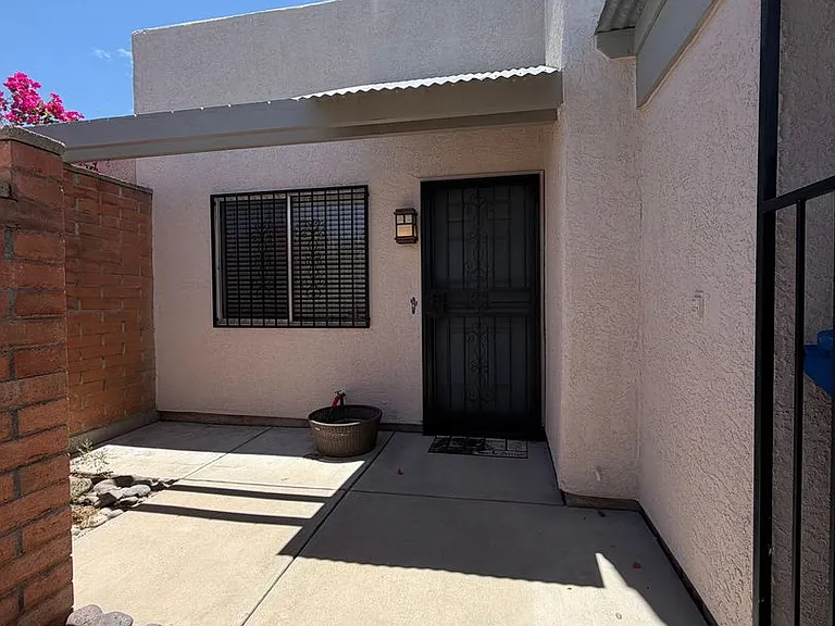 2825 N Adelaide Pl — Photo 3
