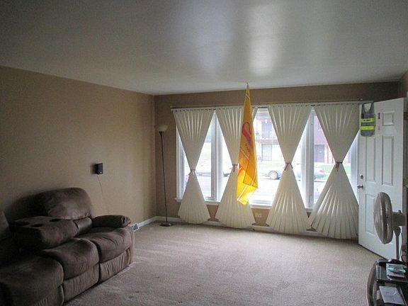 4th image of 383 Cornell Ave #1