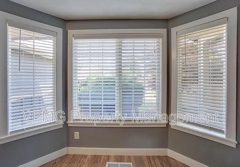 7602 NE 159th Ave — Photo 5