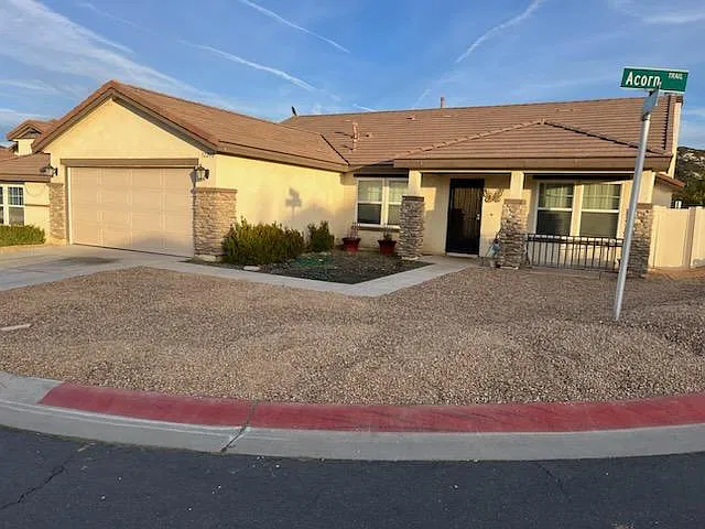 4 bed, 2000 sqft, $2,695 — Photo 4