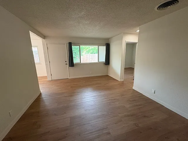 6325 Oakcreek Way — Photo 4