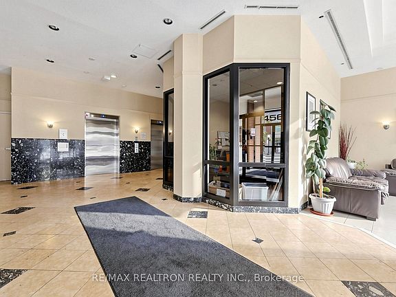 4th image of 456 College St #806