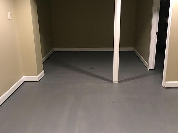 5th image of 458 Oak St