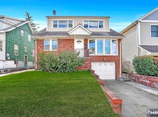 614 6th Ave, Lyndhurst, NJ 07071