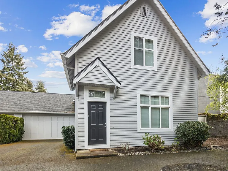 1588 Oak St — Photo 36