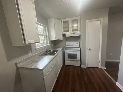 550 Smithfield Ave — Photo 3