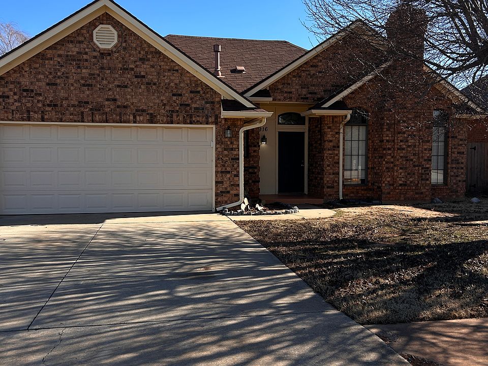 1st image of 916 N Avery Dr