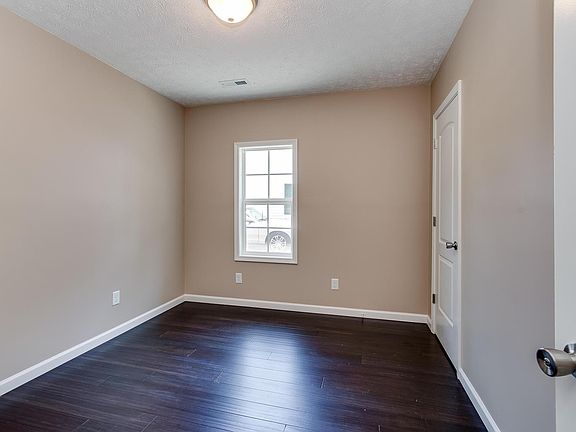 3rd image of 136 Grandview St