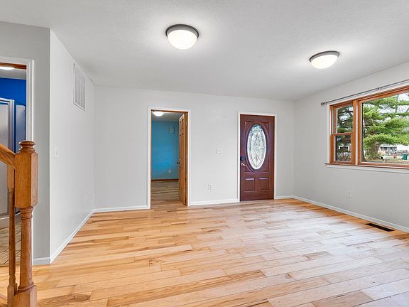 4th image of 102 High School Ave