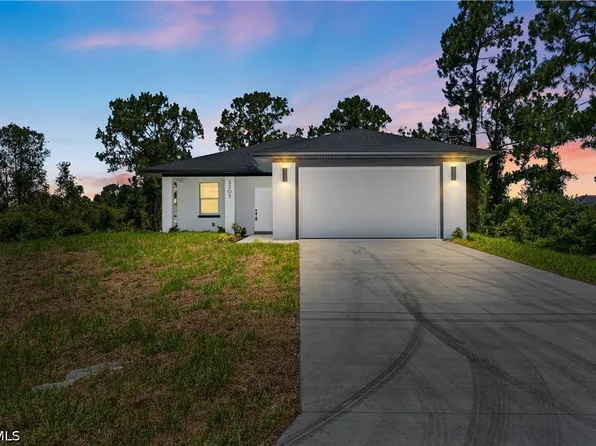 3203 66th St W, Lehigh Acres, FL 33971