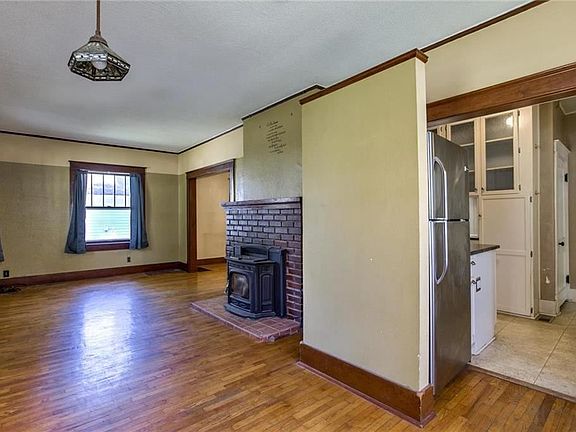 3rd image of 1325 9th Ave