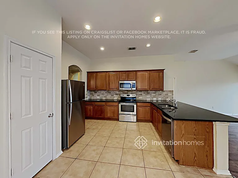 1120 Melrose Dr — Photo 8