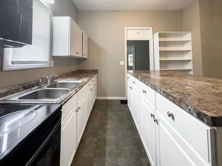 812 W University Ave — Photo 24