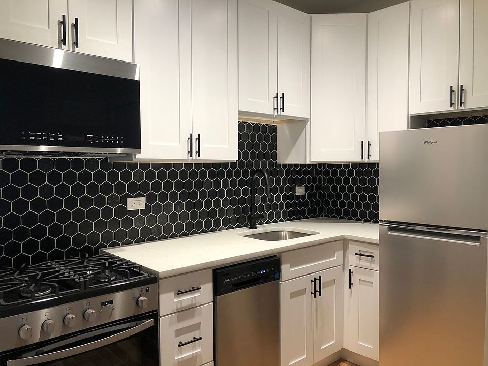 2nd image of 3816 N Seeley Ave #G