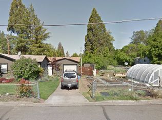 522 SE M St, Grants Pass, OR 97526