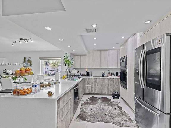 5th image of 2604 NE 10th St