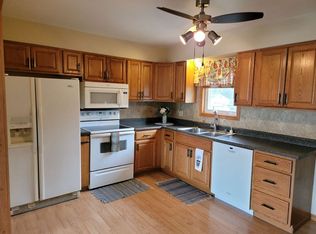 1443 Winter Dr, Freeport, IL 61032