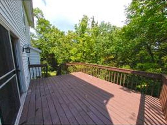 3rd image of 412 Sandstone Dr