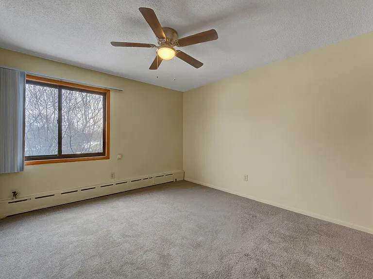 4320 36 1/2 St W — Photo 19