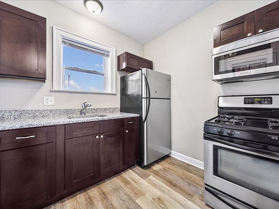 1st image of 1940 S Lombard Ave #3