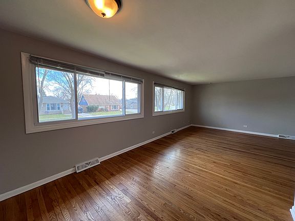3rd image of 16924 Old Elm Dr