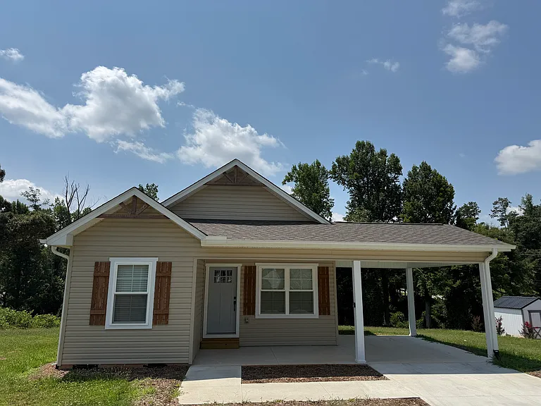 611 S Walnut St — Photo 1