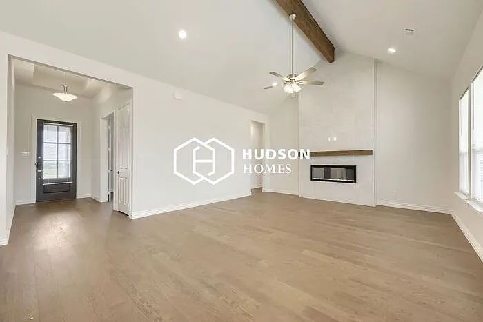 4 bed, 3.5 bath, 2983 sqft, $2,915 — Photo 2