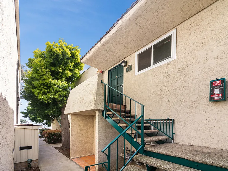 6481 Kanan Dume Rd — Photo 16