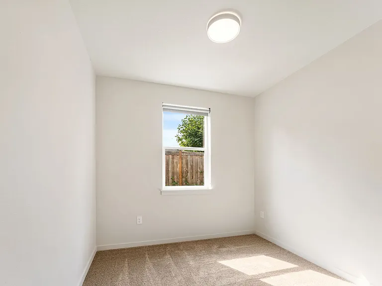 241 SE 80th Ave #103 — Photo 40